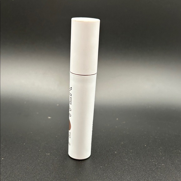 Liquid Lipstick - Red - Picture 4 of 4